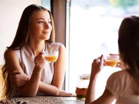 Người làm 8 điều này nơi công cộng toát ra khí chất giàu sang, đẳng cấp