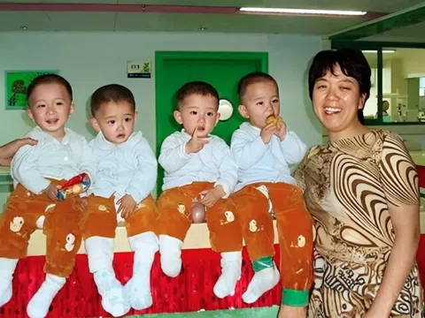 Mẹ mang thai và sinh bốn bé trai bất chấp cảnh báo của bác sĩ, 19 năm sau cả nhà hưởng phước