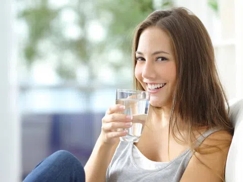 5 thời điểm "vàng" uống nước ấm vào mùa đông giúp thải độc toàn thân và ngăn ngừa đột quỵ