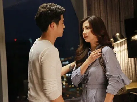 Vợ cũ đến thăm rồi ngủ lại, nửa đêm nghe âm thanh ngoài phòng khách, hôm sau tôi xin cô ấy tái hôn