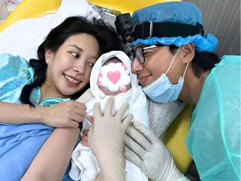 Cưới fan hâm mộ kém 14 tuổi, tài tử đình đám đau lòng thông báo mất con lần 2, vợ bầu tiều tuỵ thấy thương