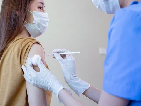 Quy trình tiêm chủng chuẩn hóa giúp phụ huynh yên tâm cho con tiêm phòng đầy đủ, đúng lịch