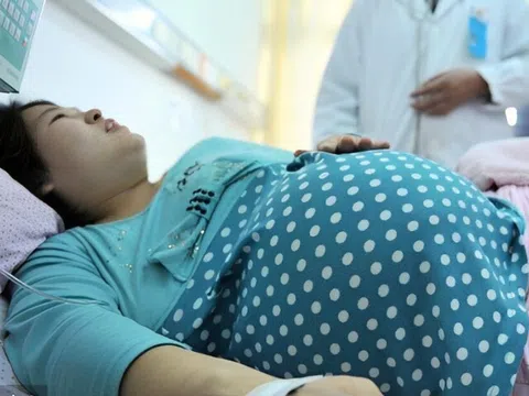 Sinh con 7 năm bụng vẫn phình to như có bầu, đến viện chụp CT bác sĩ thở dài: "Sao không khám sớm hơn?"