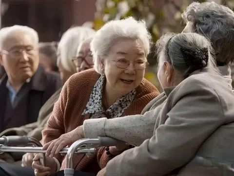 Y tá trưởng thâm niên 10 năm: Trong viện dưỡng lão, kiểu người già phụ thuộc con cái thường đáng thương nhất!