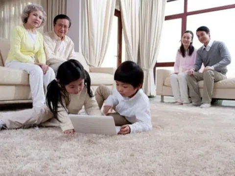 Giúp con trai chăm cháu 3 năm liền, thức ngày cày đêm, ốm không dám nghỉ, mẹ chồng hối hận khi con dâu nói