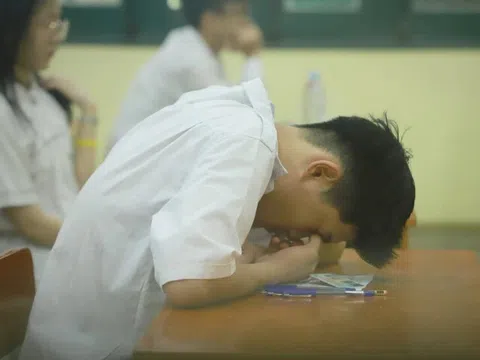 Nói câu này mỗi ngày với con, người mẹ vô tình khiến con trai rơi vào "khủng hoảng tâm lý", ngất lịm ở lớp học