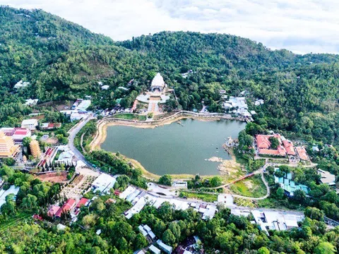 Khám phá ngọn núi "nóc nhà" ở An Giang: Ăn gì, chơi gì mà du khách thích mê quên lối về?