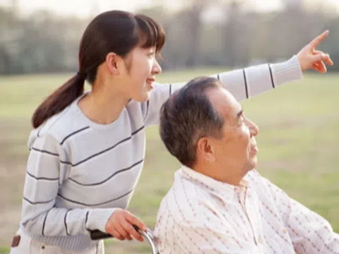 Cứ tưởng có một con là sướng nhất, lúc nghỉ hưu tôi mới ân hận: "Biết thế ngày xưa sinh thêm một đứa nữa"