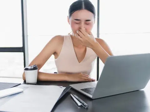 Dân văn phòng khổ sở vì ngạt mũi, chuyên gia chỉ “mầm bệnh” hiện diện ngay trước mắt