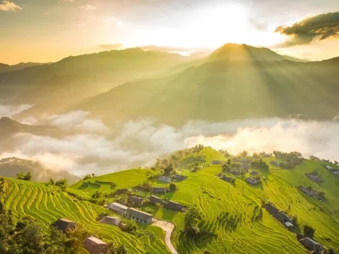 Cách Hà Nội 300km có nơi được mệnh danh "thiên đường giữa lưng chừng mây", với danh thắng đẹp như cổ tích