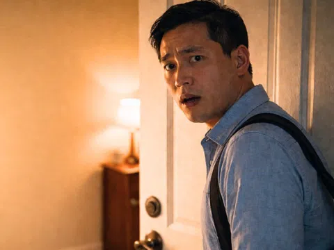 Đi công tác bí mật về sớm tạo bất ngờ, vợ nằm trên giường ngủ thấy tôi liền tái mặt kéo váy xuống