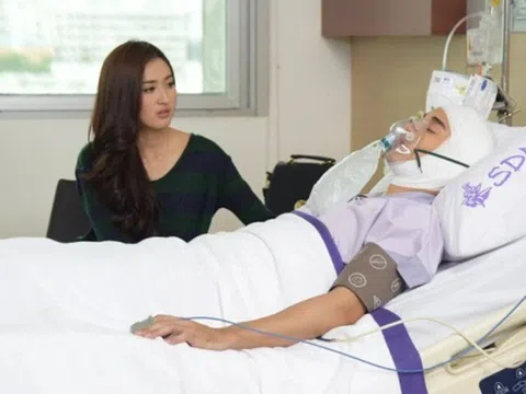 Vợ cũ đến thăm rồi lén để lại thẻ ATM khi tôi đổ bệnh, kiểm tra số dư tôi bật khóc