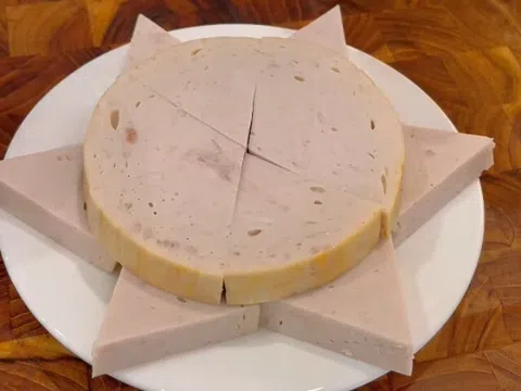 Cách xếp giò đẹp trên mâm cỗ Tết cực đơn giản, nhắm mắt cũng làm được