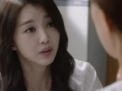 Hết Tết mẹ chồng mang gà quê lên thăm cháu nội, con dâu chê đem cho hết, đọc tin nhắn bà để lại cô run rẩy