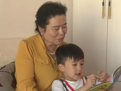 Người chăm sóc cháu và người không chăm sóc cháu, cuộc sống khác biệt rõ rệt khi về già, hối hận đã quá muộn