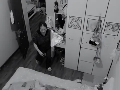 Nửa đêm cặp vợ chồng đang ôm nhau ngủ, mẹ chồng liên tục lén vào phòng, con dâu đăng video lên mạng gây tranh cãi