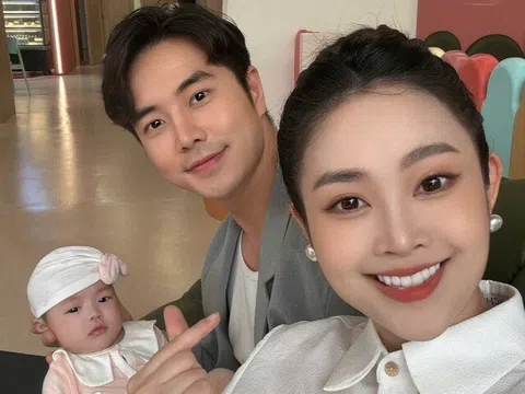 5 năm mới có con với "MC có nụ cười đẹp nhất VTV", sao nam VFC tự tin "thêm mấy đứa nữa cũng 'cân' được"