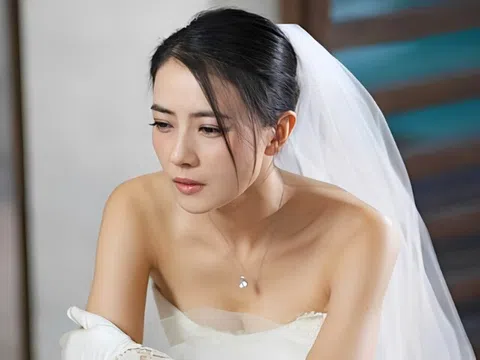 Bạn trai đồng ý cưới dù tôi đang mang bầu với người khác, một lần tình cờ cầm điện thoại của mẹ chồng, tôi biết mình đã bị lừa
