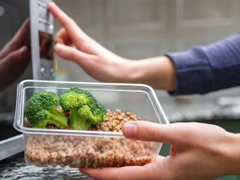 Thói quen ăn uống tưởng tiết kiệm hoá ra lại rước bệnh vào cơ thể, người "tiếc của" thường hay mắc phải