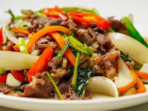 Xào thịt bò bị dai nhách hóa ra là thiếu 2 bước này, cứ làm đúng lần nào cũng mềm mọng, dễ ăn