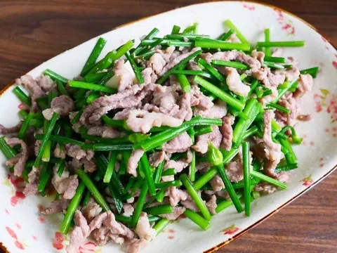 Loại lá mệnh danh là "rau của thận", lại còn tốt cho gan, đem xào với thịt được món ngon bổ rẻ