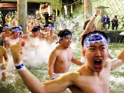 10.000 người Nhật Bản tham gia "lễ hội khỏa thân" hàng năm giữa trời giá rét