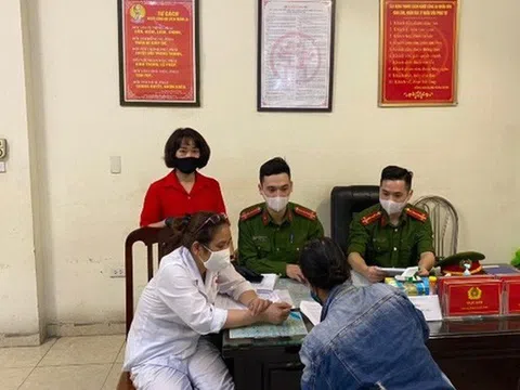 Một phụ nữ ở Hà Nội không đeo khẩu trang nơi công cộng bị phạt 200.000 đồng