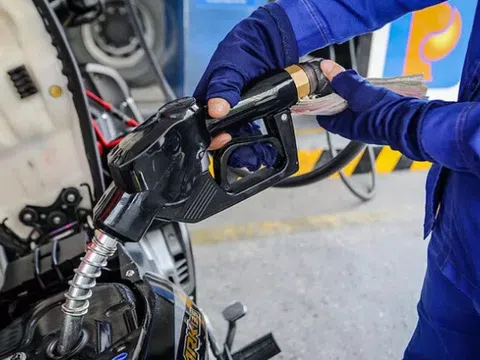 Giá xăng dầu dự kiến tăng vọt từ 15h ngày 25/2