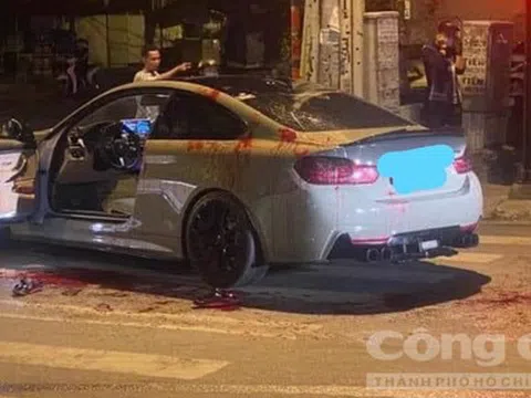 Cho rằng lái xe BMW nổ pô to, nhóm thanh niên lao tới chém gây thương tích