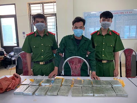 Bắt quả tang thanh niên 9X “cõng thuê” 20 bánh heroin để nhận 20 triệu tiền công