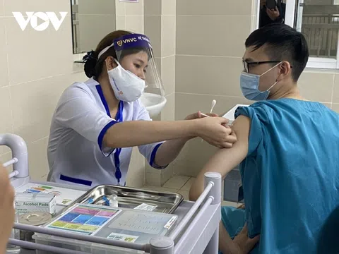 Hà Nội: Người dân sẽ được tiêm 2 mũi vaccine COVID-19 cùng loại