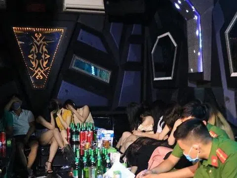 Bắt quả tang 44 dân chơi 'mở tiệc' ma túy mừng sinh nhật trong quán karaoke