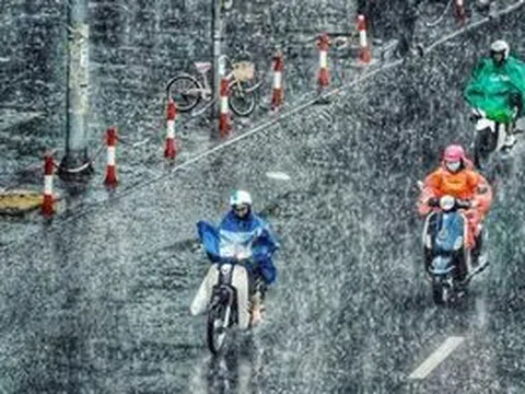 Dự báo thời tiết 24/9: Hà Nội tiếp tục có mưa dông, khả năng xảy ra lốc, sét