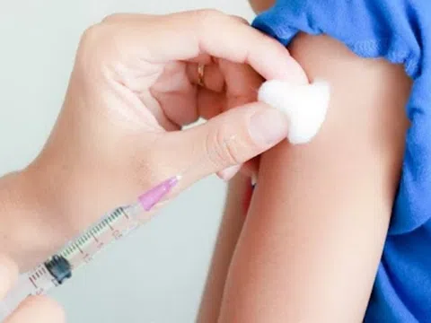 Tiêm vắc-xin phòng dại không gây hại như nhiều người lo lắng