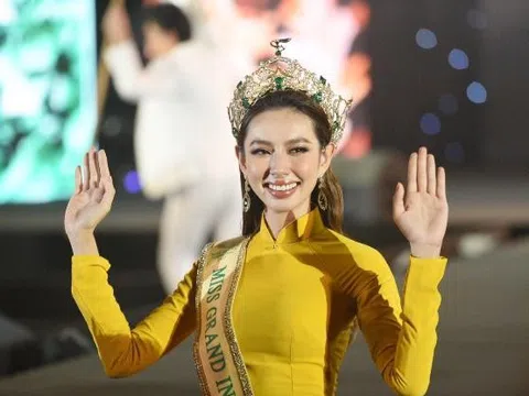 Hoa hậu Thùy Tiên gây tranh cãi khi quyên góp từ thiện cho miền Trung