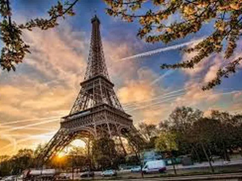 Thông tin hỏa hoạn tại tháp Eiffel: Lỗi hệ thống báo cháy