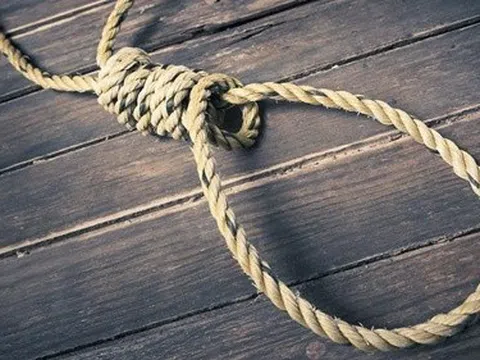 Con dâu bàng hoàng phát hiện bố mẹ chồng tử vong, hiện trường có búa và vết máu