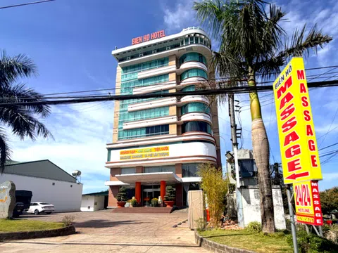 Bóc gỡ đường dây mại dâm tinh vi ở Gia Lai: Hàng trăm tài xế taxi tham gia nhóm kín môi giới mại dâm