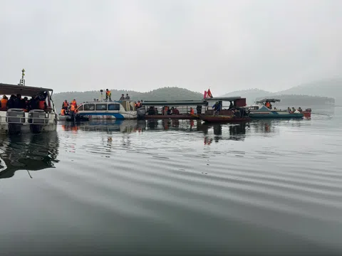 Vụ chìm tàu trên hồ Thác Bà, 6 người tử vong: Phương tiện chở quá tải,  bến không được cấp phép