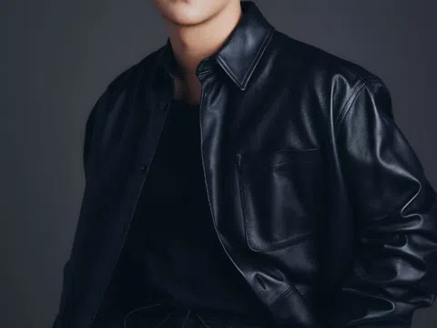 Bắt khẩn cấp nam ca sĩ tại một khách sạn