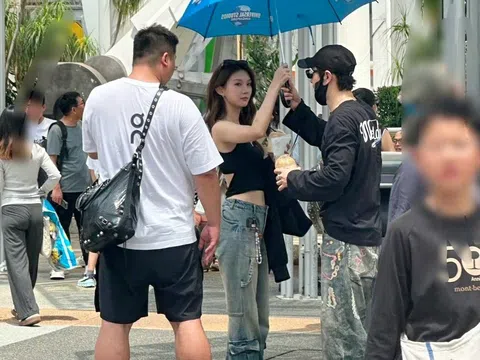 Huỳnh Hiểu Minh có bạn gái mới: Nhan sắc cỡ nào mà khiến nam tài tử che ô, xách túi giữa chốn đông người?
