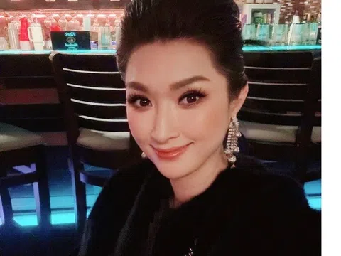 Mẹ đơn thân là ca sĩ, bà chủ phòng trả hạnh phúc viên mãn tuổi U50 bên chồng đại gia