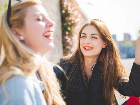 Người xưa nói: Phụ nữ khôn ngoan thường “giả ngốc” ở 3 chuyện