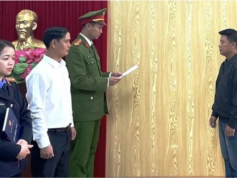 Khởi tố chủ cơ sở pha giấm giả từ axit công nghiệp, có thể sản xuất tới 1 triệu lít