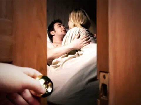 Phát hiện chồng gặp gái gọi 3 lần trong 1 tháng, tôi vẫn chưa dám ly hôn vì một lý do