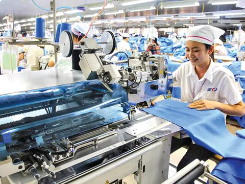 Quốc hội thông qua thay đổi lớn: Trợ cấp thất nghiệp từ 2026 tăng mạnh, cụ thể ra sao?