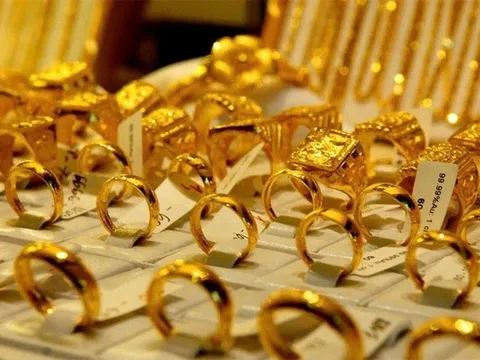 Giá vàng đồng loạt lao dốc: Vàng miếng SJC mất 7,5 triệu/lượng chỉ trong vài giờ