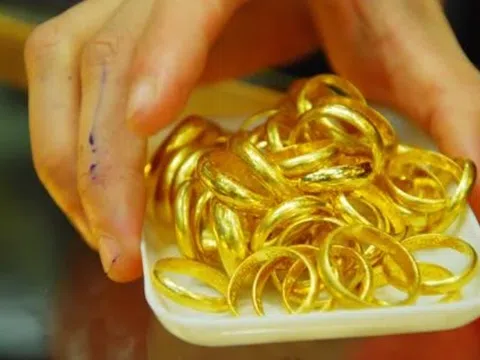 Giấu vàng trong hũ nhựa dưới chân cầu thang, vợ mượn đi đám cưới mới tá hỏa vàng gần 1,5 tỷ “không cánh mà bay”