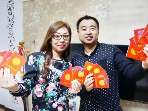 Thừa hưởng gen hiếm, cặp vợ chồng 20 năm trở thành “ngân hàng máu sống”