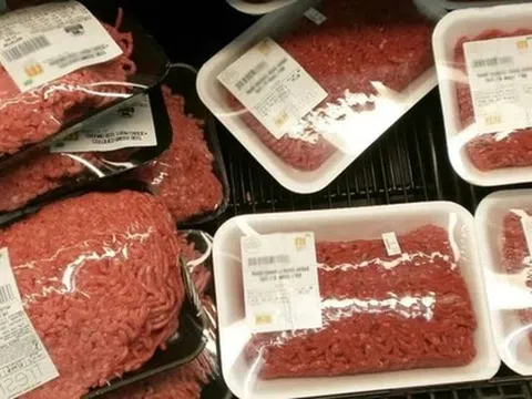 1 loại quả, 2 loại thịt trong siêu thị, nhân viên khuyên giảm giá cũng đừng động đến